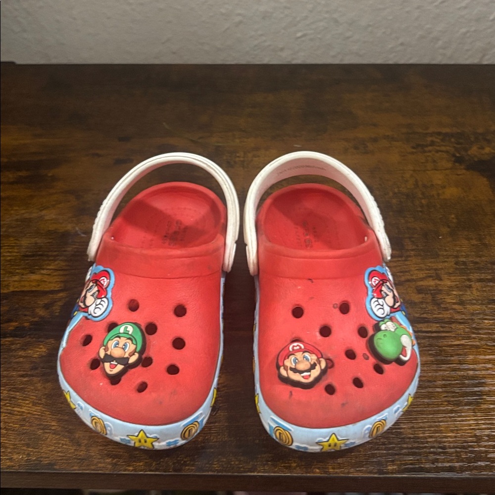 Súper Mario Themed Crocs
